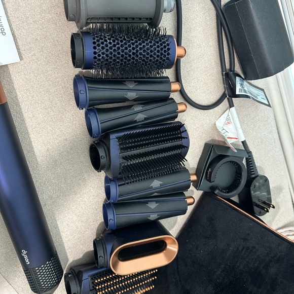 Dyson Hair Airwrap Styler Kit in Navy and Copper - Picture 6 of 9